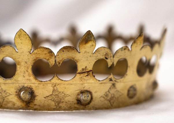 Vilnius Unveils Long-Lost 16th-Century Royal Insignia for Public Display